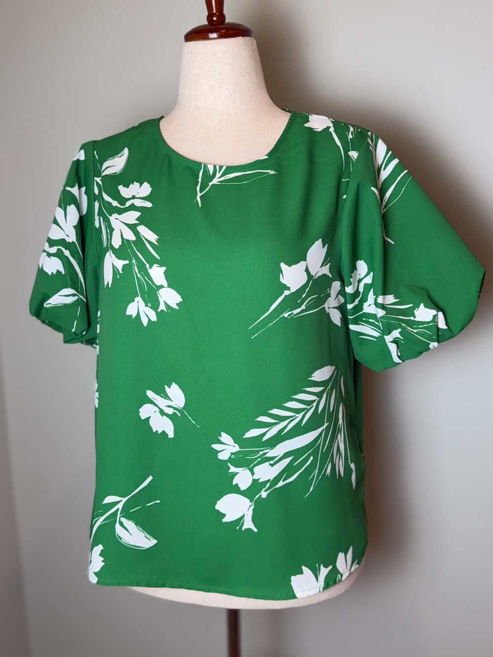 Vince Camuto L Green Floral Short-Sleeve Blouse - Women's Top